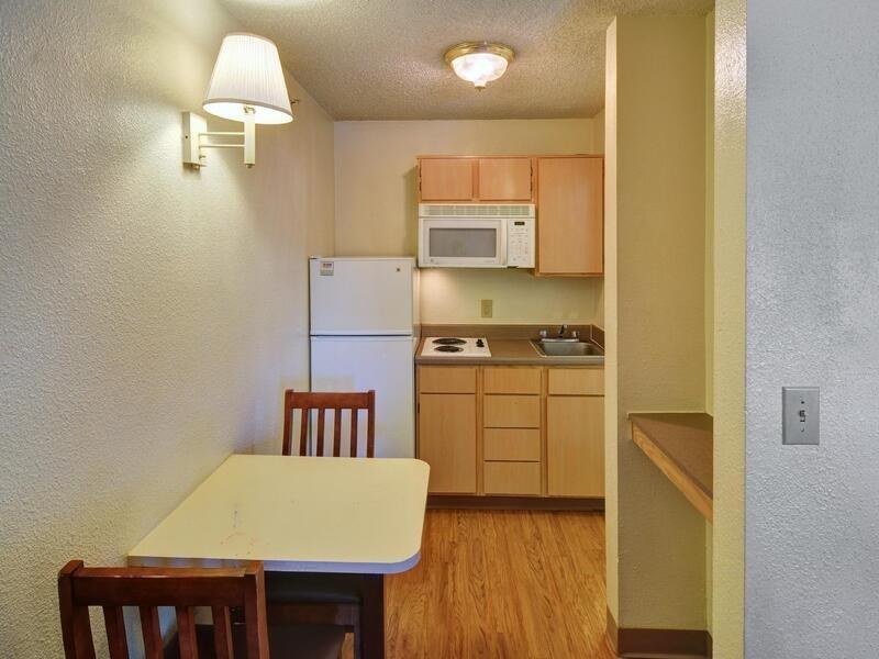 Intown Suites Extended Stay Lewisville Tx - East Corporate Drive Buitenkant foto